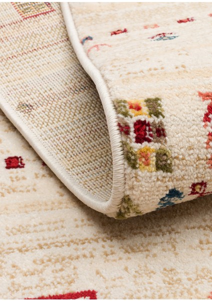 Kavala 06 Cream Etnik Desenlere Sahip Dayanıklı Yapısı ve Canlı Renkleri ile Öne Çıkan Makine Halısı