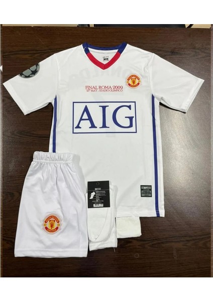 2008 Sezon Retro Ronaldo Beyaz Futbol Çocuk Forması 4'lü Set Çorap Bileklik Hediyeli fiyatları