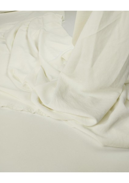 Kırık Beyaz Renkte Astarlık Kumaş (En 140 cm x Boy 260 Cm)