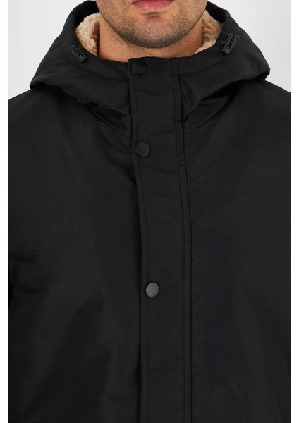 İçi Kürklü Su ve Rüzgar Geçirmez Cepli Kapüşonlu Erkek Mont indirimleri