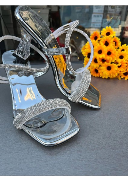 Beyaz Taşlı Düz Bantlı Yeni Sezon Trend Modeller