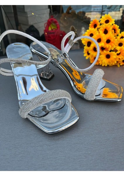 Beyaz Taşlı Düz Bantlı Yeni Sezon Trend Modeller fırsatları