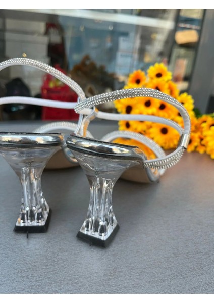 Beyaz Taşlı Düz Bantlı Yeni Sezon Trend Modeller indirimleri