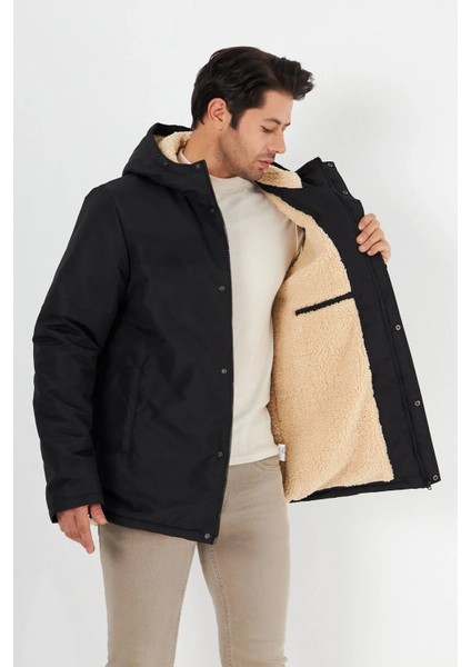 İçi Kürklü Su ve Rüzgar Geçirmez Cepli Kapüşonlu Erkek Mont