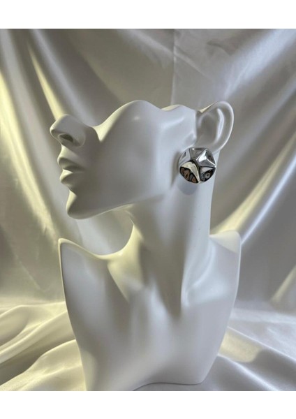 Gümüş Şık Gösterişli Yuvarlak Form Plaka Dalgalı Küpe