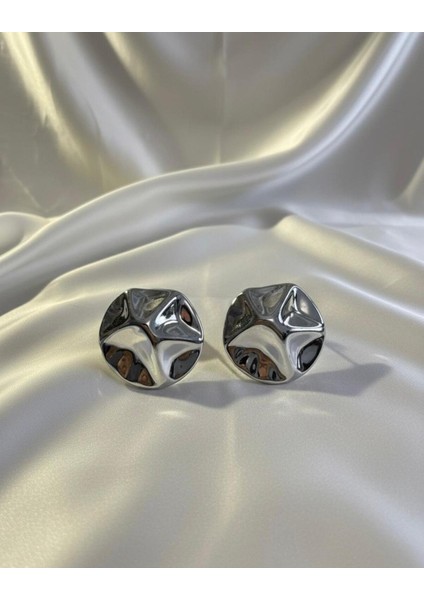 Gümüş Şık Gösterişli Yuvarlak Form Plaka Dalgalı Küpe modelleri