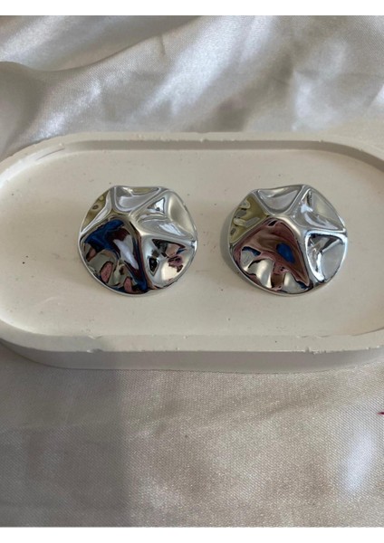 Gümüş Şık Gösterişli Yuvarlak Form Plaka Dalgalı Küpe