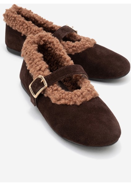 Guın Kahverengi Süet Hakiki Deri Peluş Detaylı Kemerli Kadın Babet Ayakkabı