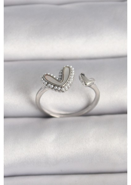 Pirinç Gümüş Renk Beyaz Mineli İnci Detaylı Kalp Model Ayarlanabilir Yüzük - TJ-BYK3536