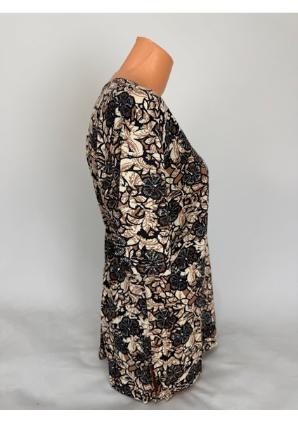 Kadın Kahverengi U Yaka Kısa Kollu Çiçek Desenli Yırtmaçlı Dokuma Viskon Anne Penye Tişört