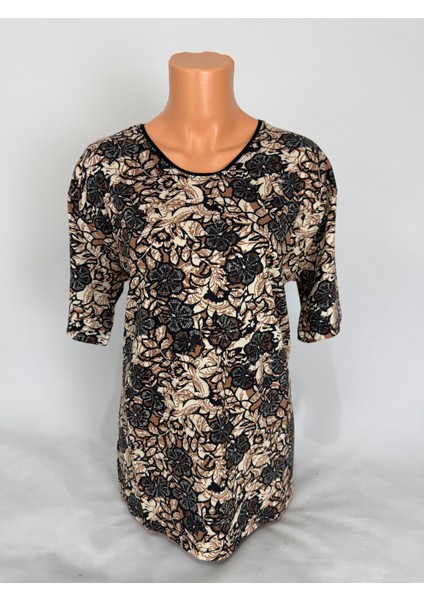 Kadın Kahverengi U Yaka Kısa Kollu Çiçek Desenli Yırtmaçlı Dokuma Viskon Anne Penye Tişört fiyatları