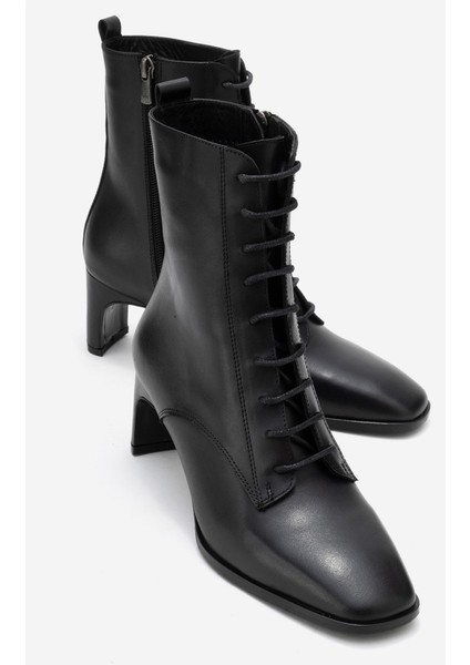 Sudy Siyah Cilt Hakiki Deri Bağcıklı Kadın Blok Topuklu Bot