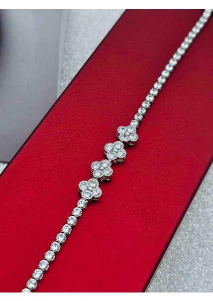 Xuping Su Yolu 4 Yoncalı Gümüş Renk Çelik Bileklik