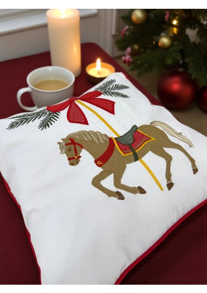 At Desen Nakışlı Biyeli Kırlent Kılıfı modelleri