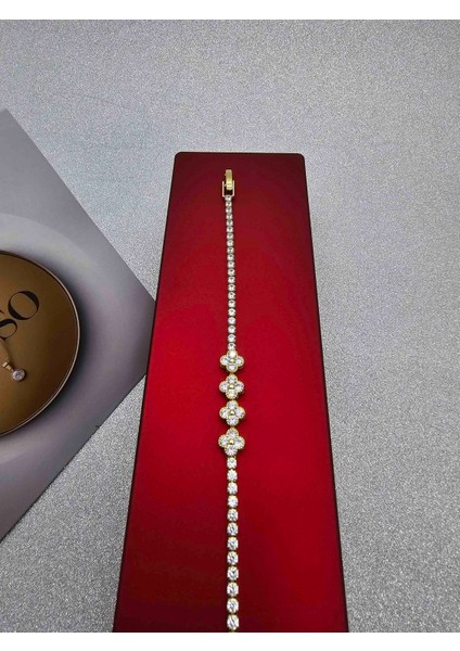 Xuping 4 Yoncalı Model Altın Renk Çelik Bileklik fiyatları