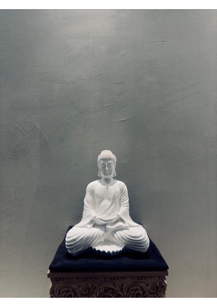 Lotus Duruşunda Meditasyon Buda Heykeli 45×31 cm | Beyaz Polyester Dekoratif Obje | Spiritüel & Zen Meditasyon Figürü | Ev Ofis Feng Shui Dekorasyon