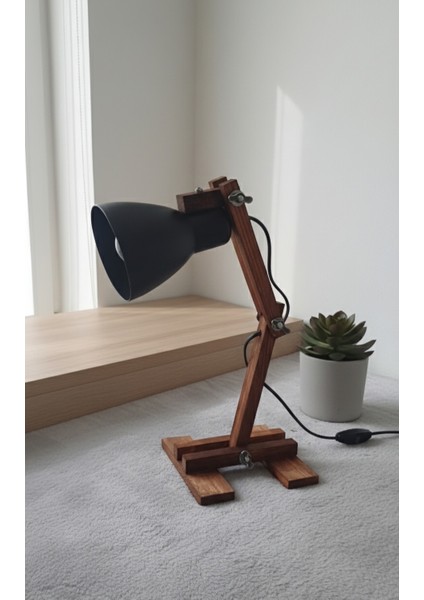 Ahşap Gövdeli Ayarlanabilir Masa Lambası