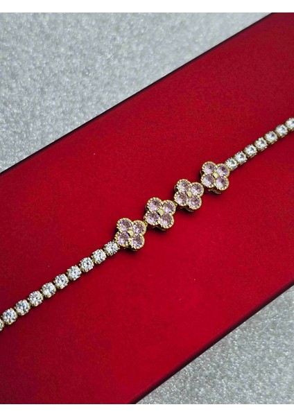 Xuping Su Yolu 4 Yoncalı Pembe - Altın Renk Çelik Bileklik