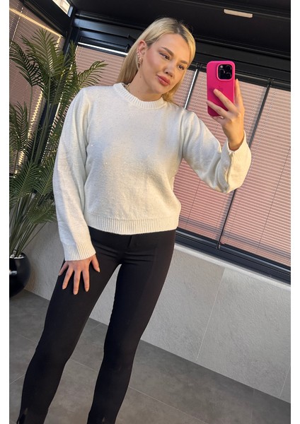 Beyaz Simli Yumoş Kazak