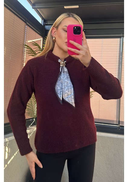 Fular Detaylı Bordo Kazak