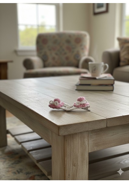 El Yapımı Amigurumi Şapka Saç Tokası – Örgü Pembe Beyaz Çıtçıt Toka – Kız Çocuk Için Sevimli Aksesuar