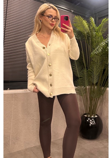 Gold Düğmeli Yumoş Ekru Uzun Hırka