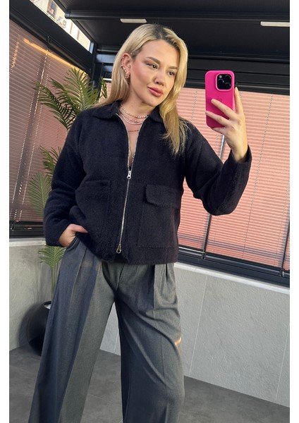 Siyah Fermuarlı Cep Detaylı Sakallı Hırka