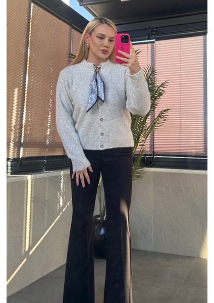 Fular Detaylı Gri Hırka