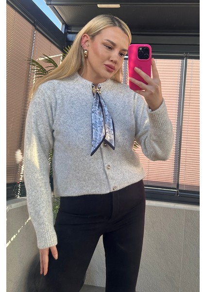 Fular Detaylı Gri Hırka