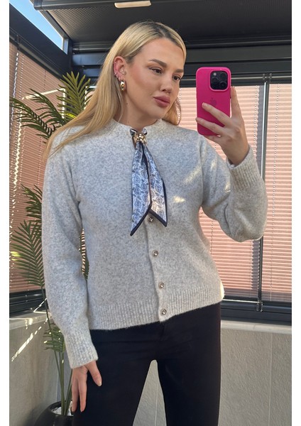 Fular Detaylı Gri Hırka