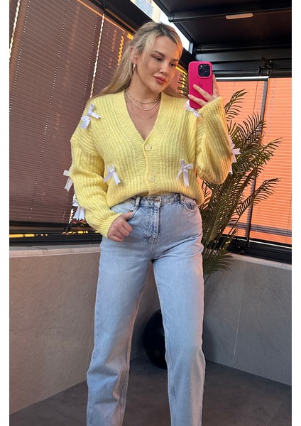 Fiyonk Detaylı Sarı Hırka