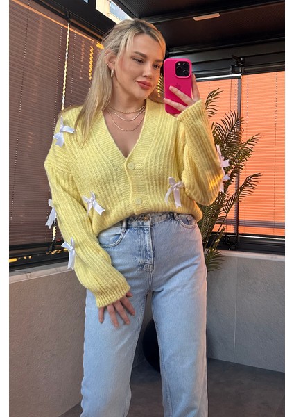 Fiyonk Detaylı Sarı Hırka fırsatları