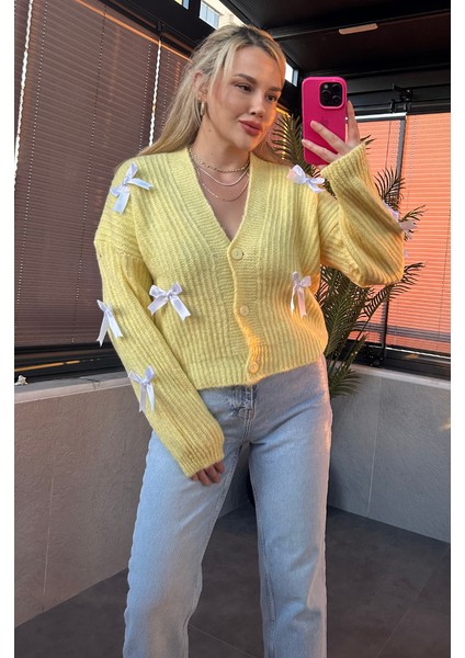 Fiyonk Detaylı Sarı Hırka