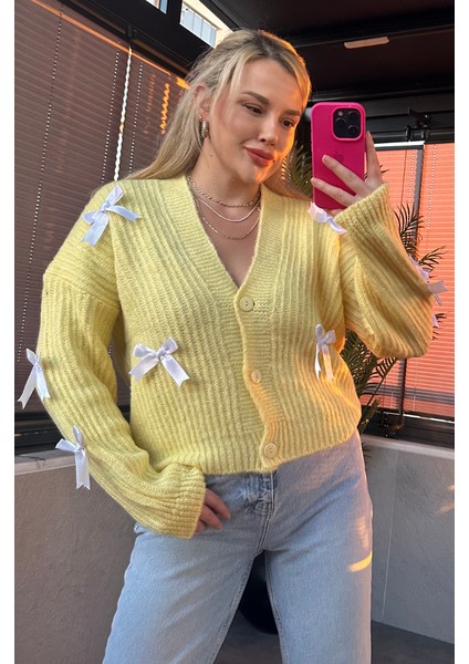 Fiyonk Detaylı Sarı Hırka