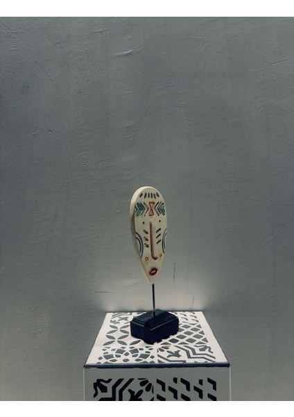 Etnik Modern Polyester Maske 35×14 cm | Sanatsal Dekoratif Heykel | Renkli Tribal Yüz Figürü | Ev & Ofis Kültürel Dekorasyon | Lamazıf fiyatları