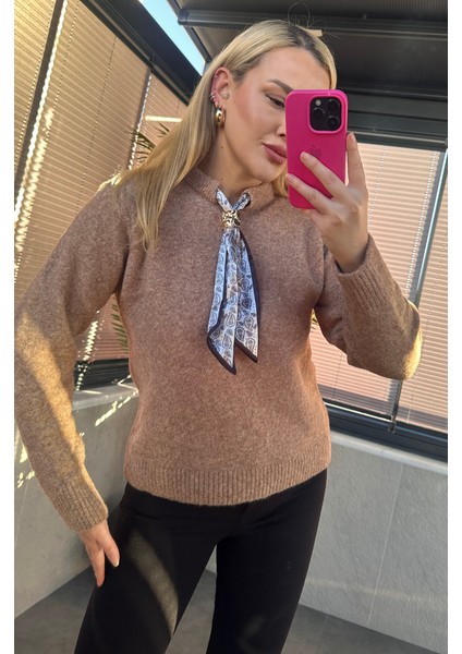 Fular Detaylı Camel Kazak