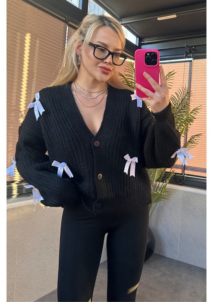 Fiyonk Detaylı Siyah Hırka