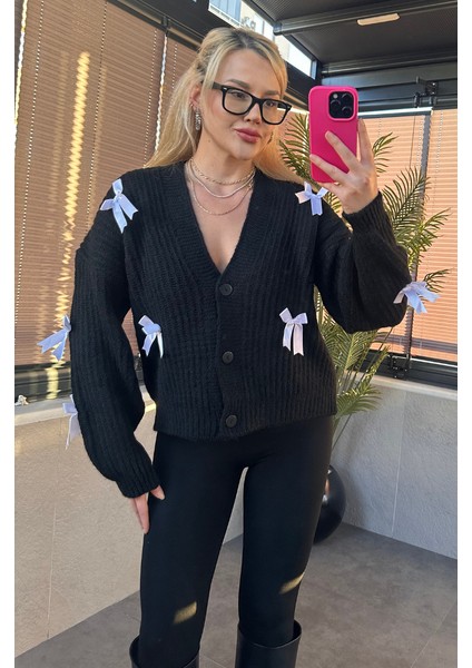 Fiyonk Detaylı Siyah Hırka indirimleri