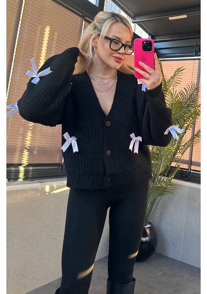 Fiyonk Detaylı Siyah Hırka