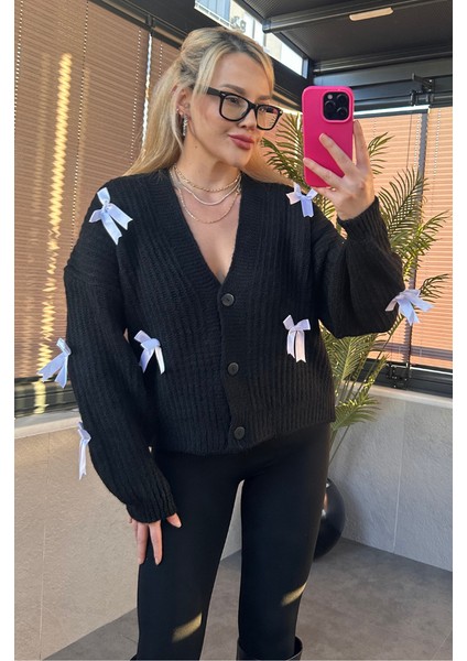 Fiyonk Detaylı Siyah Hırka