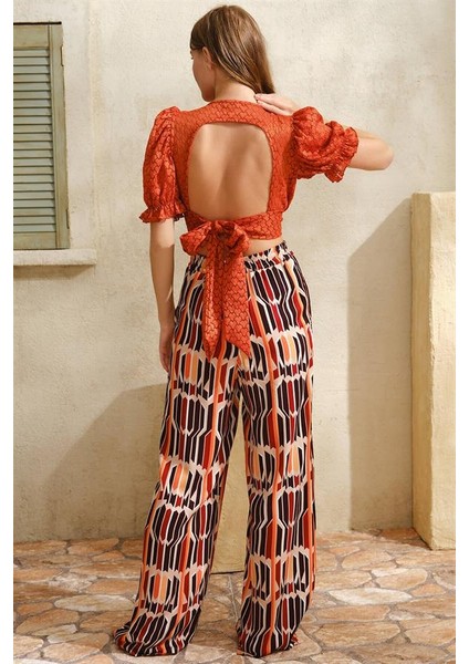 Kısa Yarım Kol V Yaka Geometrik Yazlık Kurdela Şerit Detaylı Pijama Takımı AX21547