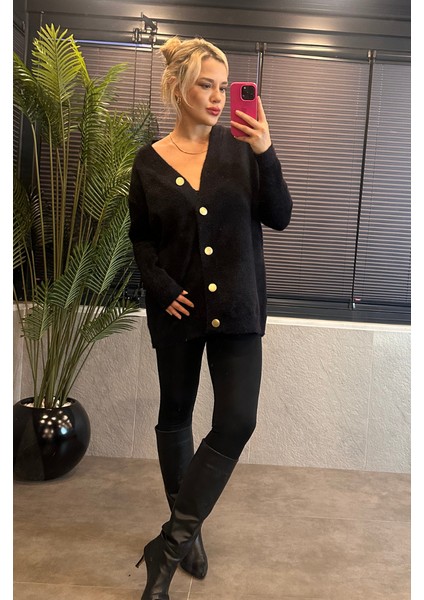 Gold Düğmeli Yumoş Siyah Uzun Hırka