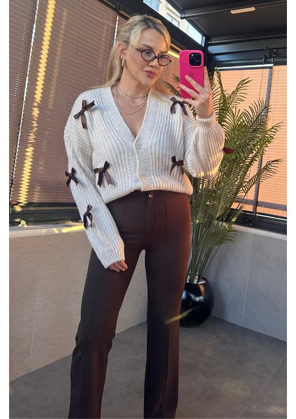 Fiyonk Detaylı Krem Hırka fiyatları