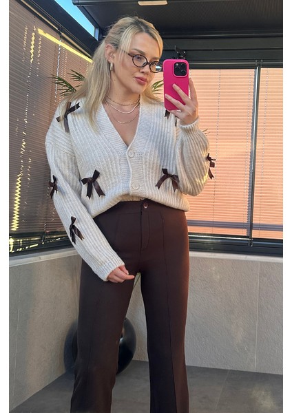 Fiyonk Detaylı Krem Hırka modelleri