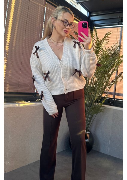 Fiyonk Detaylı Krem Hırka fırsatları