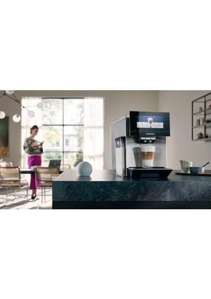 Wi-Fi Bağlantılı 10 Farklı Kullanıcı Tanımlı Premium EQ900 Tam Otomatik Kahve Makinesi - Home Connect - Baristamode - Paslanmaz Çelik +2kg Kahve TQ905R03 fırsatları