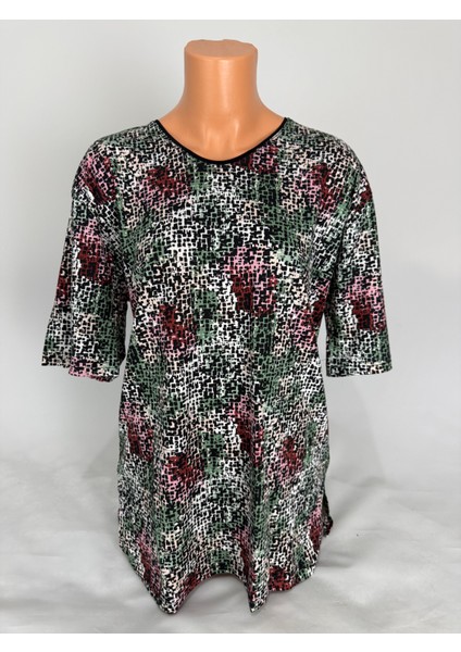 Kadın Çok Renkli U Yaka Kısa Kollu Desenli Yırtmaçlı Dokuma Viskon Anne Penye Tişört