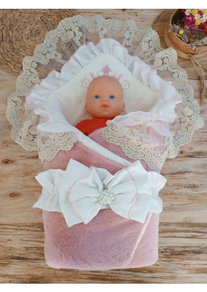 Yenidoğan Wool Yün Kumaş Taç Nakışlı Güpür Duvaklı Fiyonk Prizma Taş Unisex Kundak Bebek Battaniyesi Pembe fiyatları