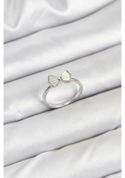 Pirinç Gümüş Renk Fiyonk Model Kadın Yüzük