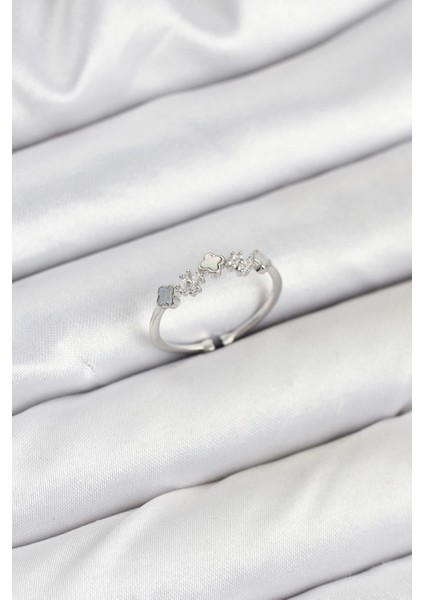 Pirinç Gümüş Renk Minimal Yonca Detaylı Kadın Yüzük